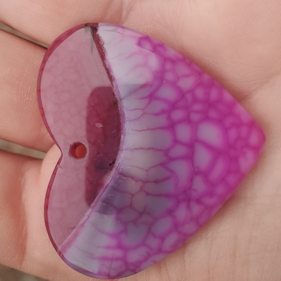 New Dragon Veins Agate Carved Heart Shaped Pendant. - Picture 2 of 6